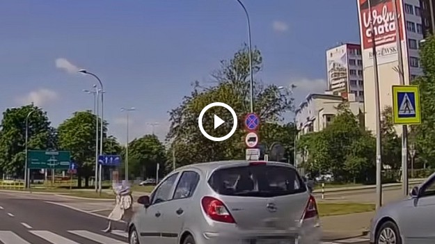 RMF Extra: Potrącenie na przejściu dla pieszych w Białymstoku. Kierowca nie zauważył pieszej [WIDEO]
