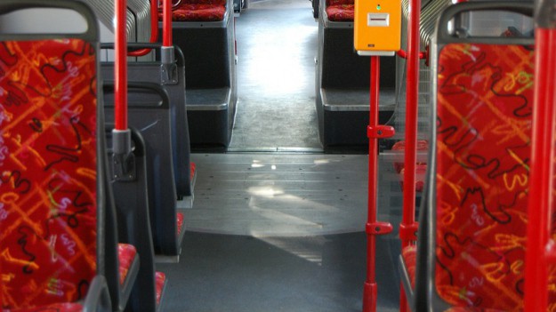 RMF Extra: Sprawdź, dlaczego w autobusach siedzenia mają brzydkie wzory!