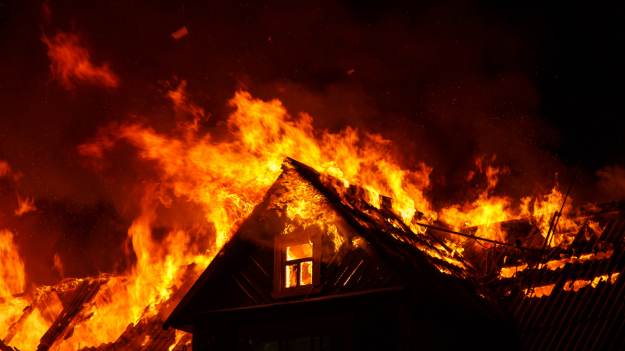 RMF Extra: Właściciele tego obrazu ginęli w tajemniczych pożarach. "Płaczący chłopiec" jest przeklęty?