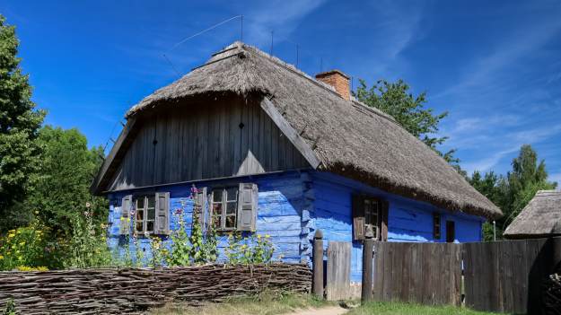 To dlatego nasi przodkowie malowali domy na..