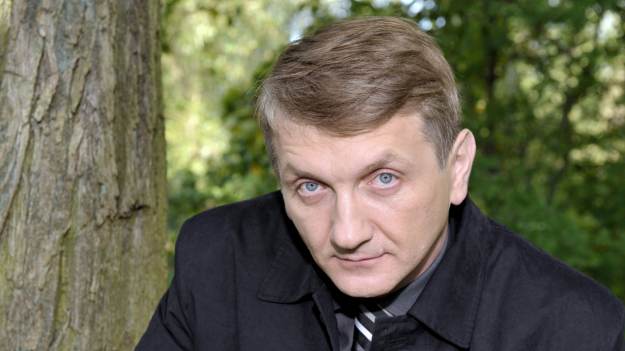 RMF Extra: Grał czarny charakter w „Plebanii”. Srogo za to zapłacił. „Ludzie pluli na niego”