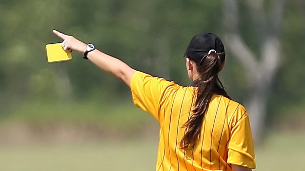 RMF Extra: FIFA testuje pomysł, by karać selekcjonerów żółtymi kartkami?