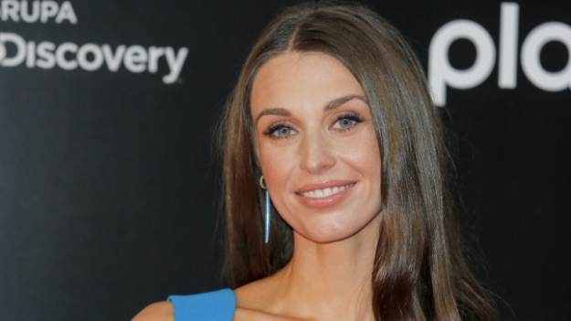 RMF Extra: Julia Kamińska zmysłowo. Gwiazda "BrzydUli" kokietuje w koronkowej kreacji [ZDJĘCIA]