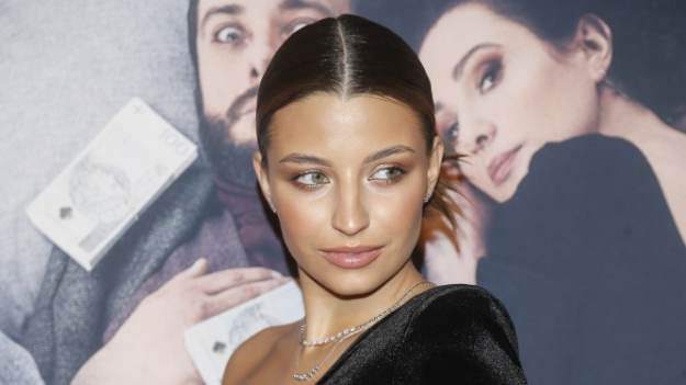 RMF Extra: Julia Wieniawa bez makijażu prezentuje opalone ciało w bikini. "Najpiękniejsza polska aktorka" [FOTO]