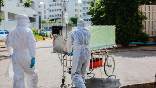 RMF Extra: Ponad 6,5 tys. nowych przypadków koronawirusa. Padł zatrważający rekord zgonów