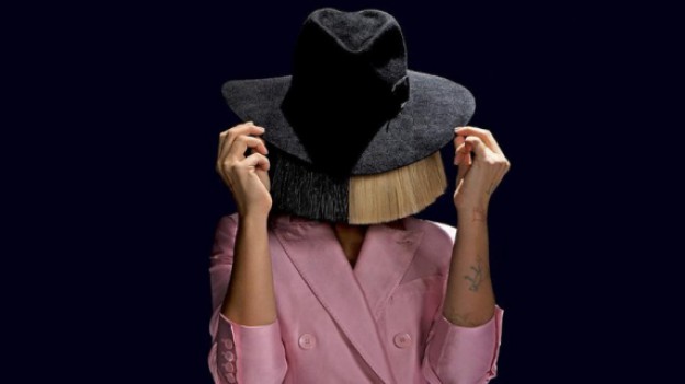 RMF Extra: Sia pokazała się bez peruki i makijażu! Jest nie do poznania