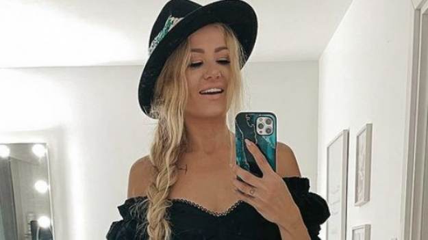 RMF Extra: Ewa Mrozowska kusi w sieci. Zmysłowa stylizacja robi furorę: "Co za ciało" [WIDEO]