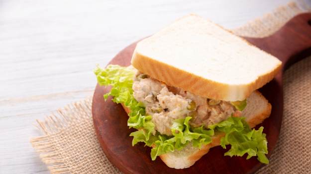 RMF Extra: Kanapka z tuńczykiem jak z restauracji? Zastosuj ten trik!