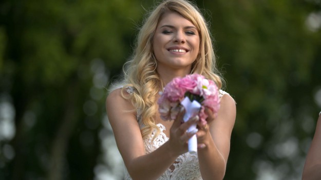 RMF Extra: "Cztery wesela". Panna młoda mierzyła prawie 60 sukien ślubnych! Jak wygląda ta idealna?