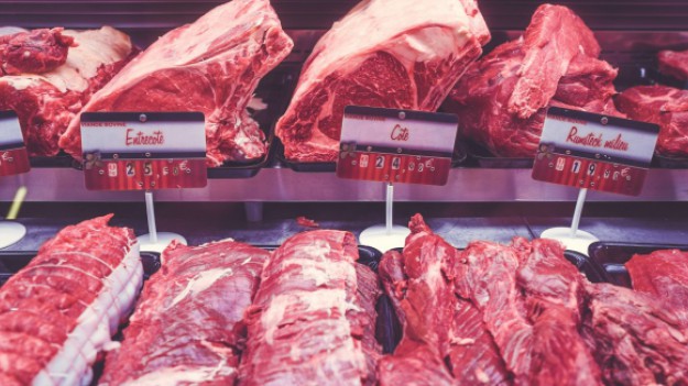 RMF Extra: Wegańscy aktywiści zdemolowali sklep mięsny we Francji!