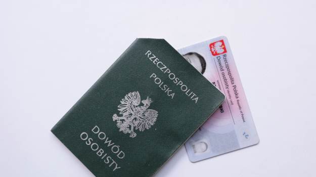 RMF Extra: Masz w domu stary dowód? Nie wyrzucaj go do śmieci!