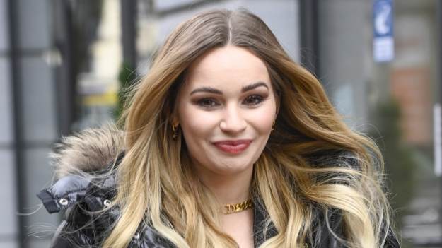 RMF Extra: Ewelina Lisowska żegna się z Dubajem, pozując w krwistoczerwonej sukience. "Olśniewająco" [FOTO]