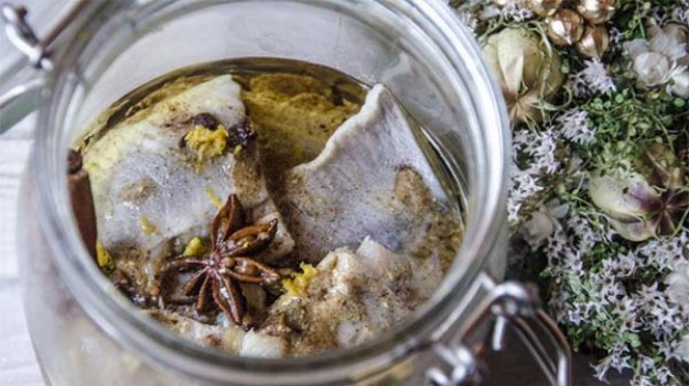 RMF Extra: Śledzie korzenne z cynamonem, anyżem, imbirem