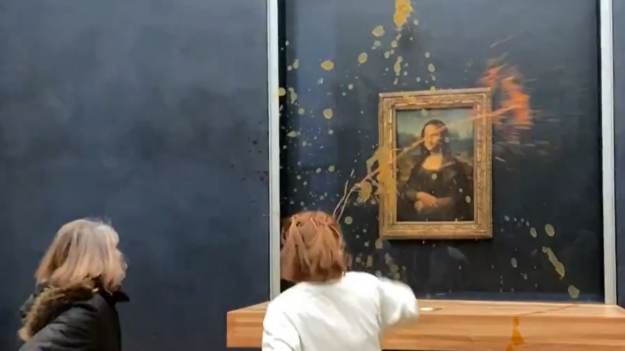 RMF Extra: Incydent w Luwrze. Aktywistki oblały "Monę Lisę" zupą