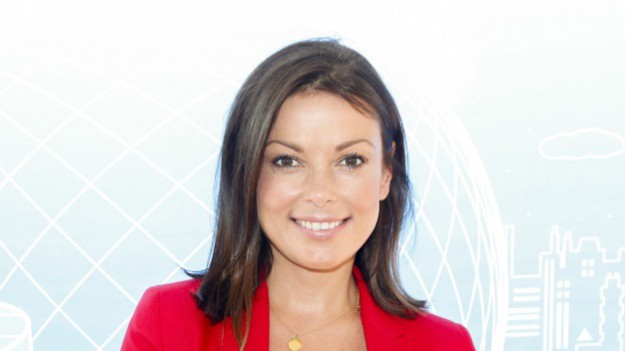 RMF Extra: Katarzyna Glinka rozgrzewa w czerwonym bikini! Aktorka wyznała, gdzie chciałaby zamieszkać w przyszłości [FOTO]