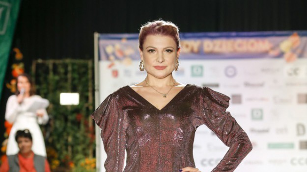 RMF Extra: Magdalena Narożna z zespołu Piękni i Młodzi kontuzjowana! Przed wokalistką nią długa rehabilitacja