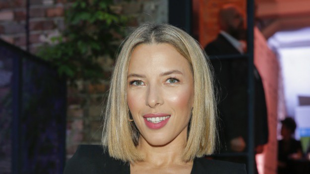 RMF Extra: Ewa Chodakowska w odważnym nagraniu! Trenerka śmiało prezentuje wdzięki przed obiektywem kamery [WIDEO]