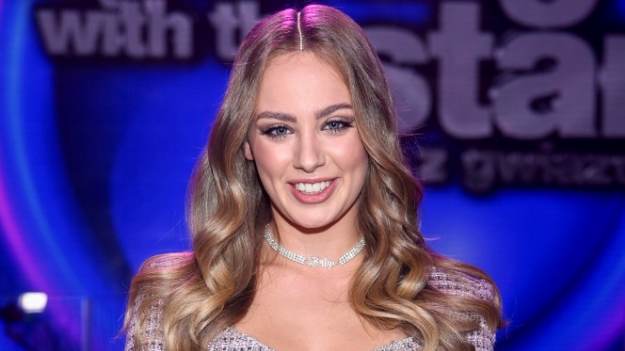 RMF Extra: Wiktoria Gąsiewska odsłania ramiona. Jest zmysłowo i kobieco. "Zjawiskowa" [FOTO]