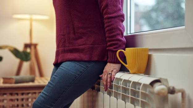 Czy wyłączać grzejniki na noc? Wiemy, jaki ma to..