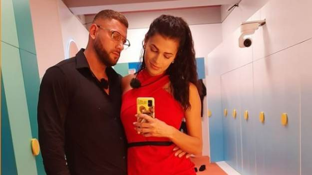 RMF Extra:  "Love Island 6". Ostra wymiana zdań i wulgaryzmy przed kamerami. Kłótnia uczestników zszokowała widzów! [WIDEO]