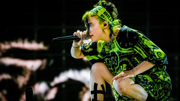 RMF Extra: Billie Eilish rozebrała się w czasie koncertu. Mocny apel wokalistki! [WIDEO]