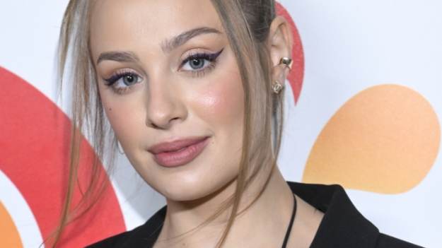 RMF Extra: Wiktoria Gąsiewska w opinającym ciało body. Aktorka pokazała sensualne kadry