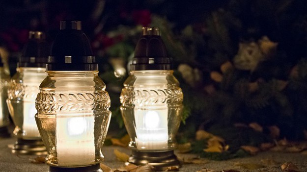 RMF Extra: Wszystkich Świętych: Czy trzeba iść na cmentarz?