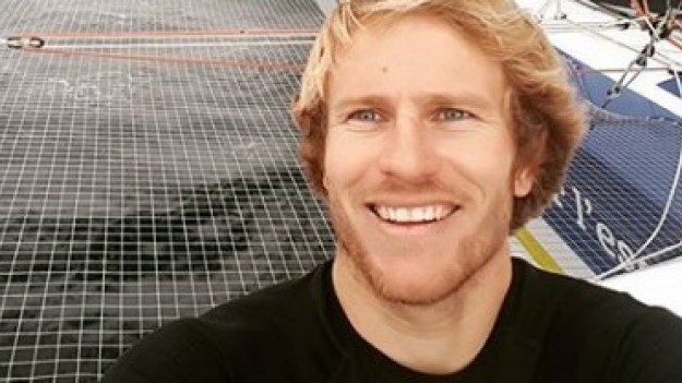 RMF Extra: Francois Gabart: Żeglarz z Francji opłynął świat w 42 dni i 16 godzin bez zawijania do portu!