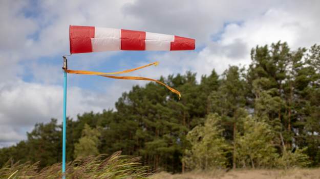 RMF Extra: Alert RCB dla całej Polski! Powodem silny wiatr. "Unikaj otwartych przestrzeni"