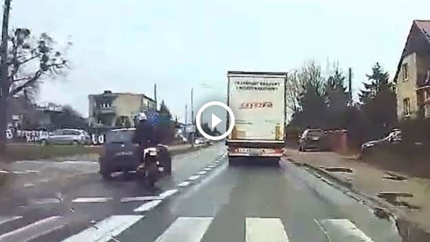 RMF Extra: Motorowerzysta cudem uszedł z życiem! Chwile grozy na drodze [WIDEO]
