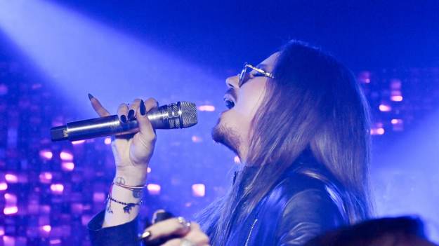 RMF Extra: Szokująca kreacja Michała Szpaka. Na imprezie pojawił się bez spodni [FOTO] 