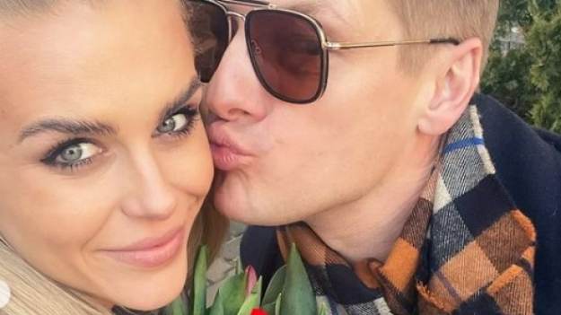 RMF Extra: Marlena Muranowicz wspomina wakacje. Ozdoba na samym środku dekoltu przykuwa wzrok! [WIDEO]