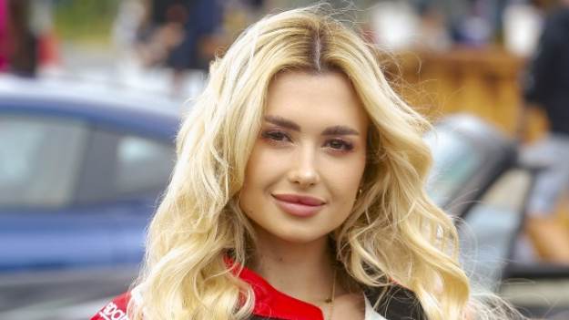 RMF Extra: Weronika Sowa odsłania głęboki dekolt. Fanom odjęło mowę: "Ale petarda!" [FOTO]