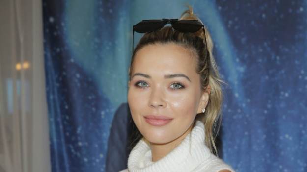 RMF Extra: Sandra Kubicka odsłania biust w "blasku fleszy". Bawi się, udając Rihannę [WIDEO]