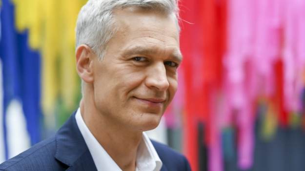 RMF Extra: Michał Żebrowski z dzieckiem. "Córcia czy wnusia?". Internauci zareagowali w komentarzach! 