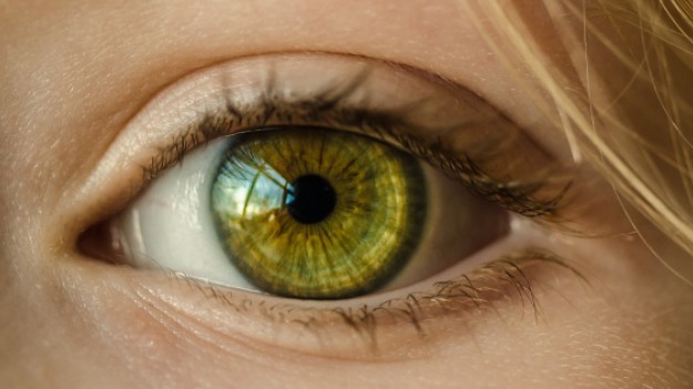 RMF Extra: Platynowa gwiazdka w gałce ocznej? Ten nowy trend kosztuje 10 tysięcy złotych