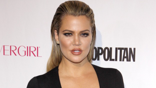 RMF Extra: Khloe Kardashian pokazała swoje naturalne włosy. Burza loków zachwyciła fanów!