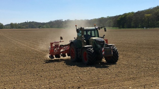 RMF Extra: Policyjny pościg za ciągnikiem. Kierowca myślał, że nie ma uprawnień