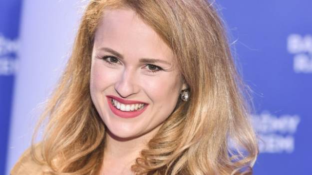 RMF Extra: Kaja Paschalska w stroju kąpielowym. Na pierwszym planie - głęboki dekolt. Gwiazda "Klanu" na wakacyjnych fotografiach [ZDJĘCIA]