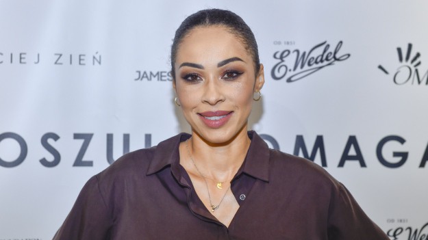 RMF Extra: Omenaa Mensah na gorącej fotografii z mężem. Prezenterka opublikowała zdjęcie prosto z plaży