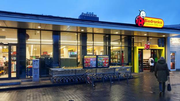 W Biedronce zaczęło się „4+4 gratis”. Klienci..