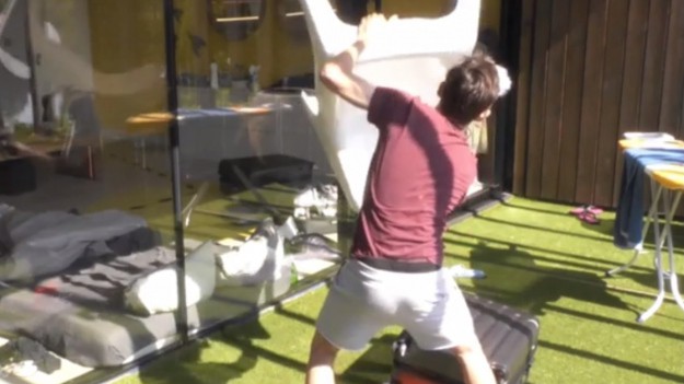 RMF Extra: "Big Brother". Łukasz stracił nad sobą panowanie i zaczął demolować dom. Wielki Brat musiał interweniować