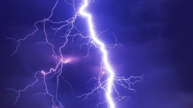 RMF Extra: Koniec bezchmurnego nieba. W Polsce burze, lokalnie z gradem!