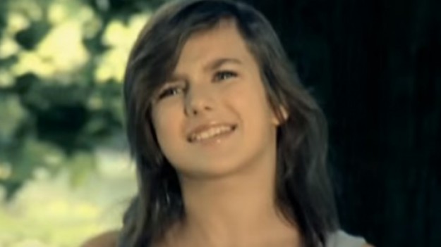 RMF Extra: Ewa Farna uczciła 10-lecie pracy w Polsce! Jak zmieniła się od początku kariery?