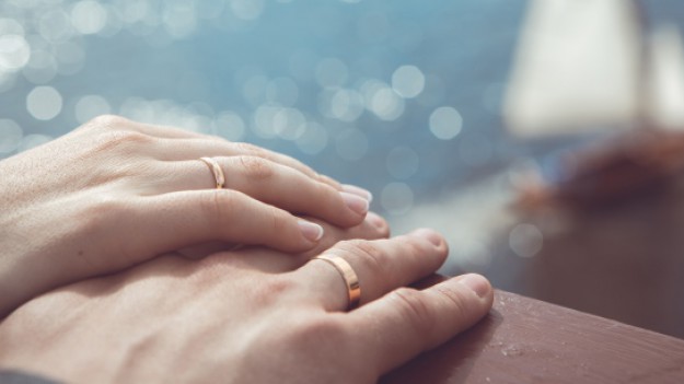 RMF Extra: Nie masz pomysłu na prezent z okazji pierwszej rocznicy ślubu? Podpowiadamy co na pewno spodoba się Twojej drugiej połówce!