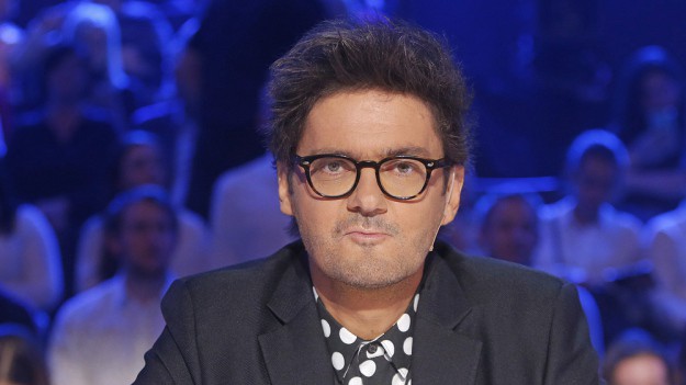 Spotyka się z kobietą 15 lat młodszą