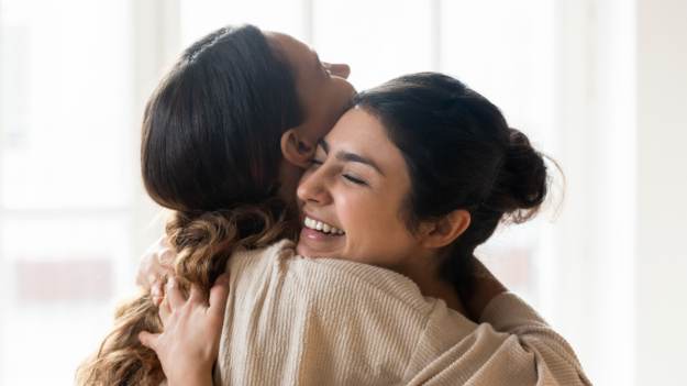 RMF Extra: Przytulanie jest nie tylko miłe, ale też zdrowe. Wystarczy 20 sekund!