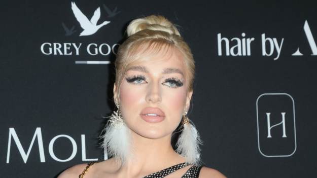 RMF Extra: W makijażu źle, bez makijażu też źle. Dylemat Caroline Derpienski