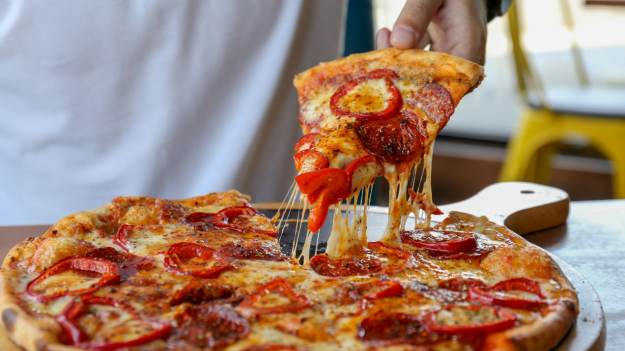 RMF Extra: Najlepsza pizza z patelni, która zawsze wychodzi. Idealny pomysł na szybki obiad w Dzień Pizzy