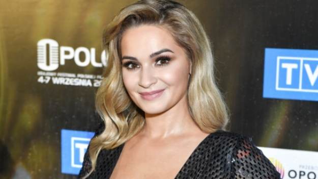 RMF Extra: Ewelina Lisowska pręży ciało w bikini. Piosenkarka zachwyca na urlopie. "Piękna" [FOTO]